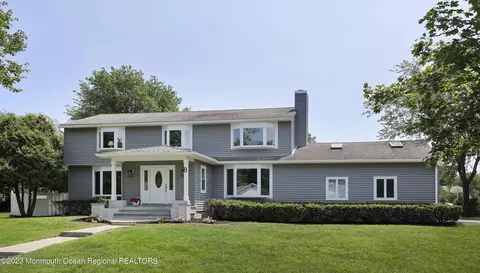 8 Ellen Ct, Ocean, NJ 07712
