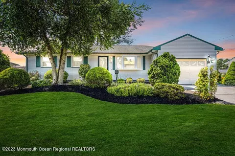 21 Banbury Rd, Hamilton, NJ 08690