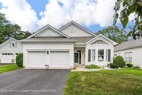 37 Quicksilver Ct, Lakewood, NJ 08701