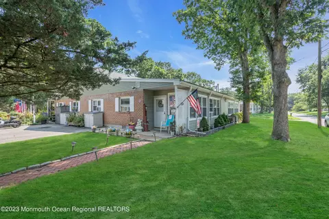 10 Cypress St #B, Toms River, NJ 08757