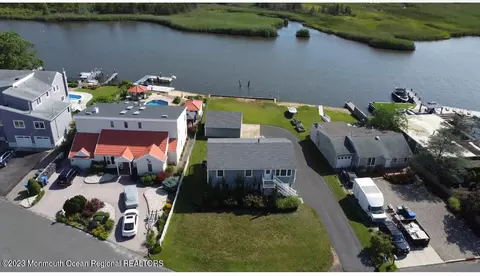20 Tunes Brook Dr, Brick, NJ 08723