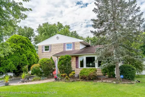 16 Hansen Rd, Old Bridge, NJ 08857