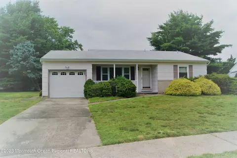 20 Salisbury Ct, Toms River, NJ 08757