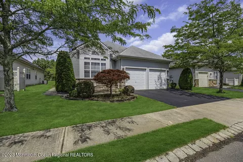 20 Halsted Dr, Manchester, NJ 08759