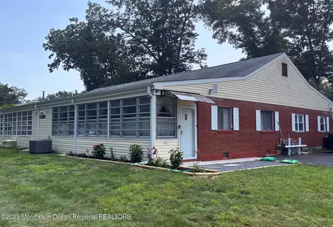 3 Chestnut St #A, Toms River, NJ 08757