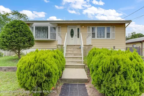 28 Curren St, Keansburg, NJ 07734