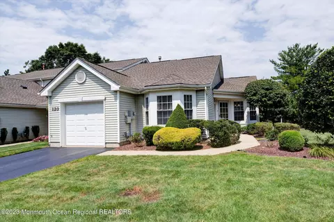 120 Mimosa Ln, Freehold, NJ 07728