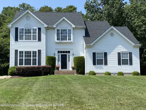 14 Goldfinch Rd, Jackson, NJ 08527