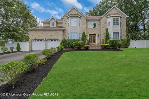 5 Tamara Ct, Lakewood, NJ 08701