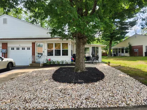 5 Snowberry Ln #B, Whiting, NJ 08759