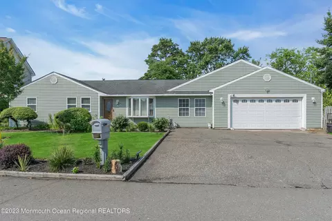 62 Topsail Rd, Brick, NJ 08723