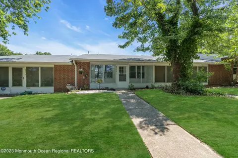 552 Sheffield Ct #B, Lakewood, NJ 08701