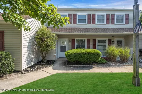 14 Chesapeake Ct, Barnegat, NJ 08005