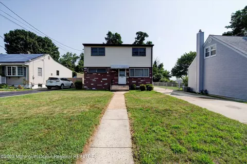 484 Hilltop Ave, Keyport, NJ 07735