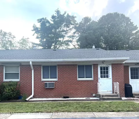 10 Bennington Ln #B, Whiting, NJ 08759
