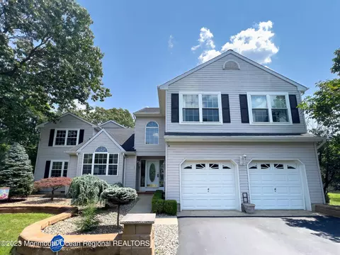 371 Sapphire Dr, Jackson, NJ 08527