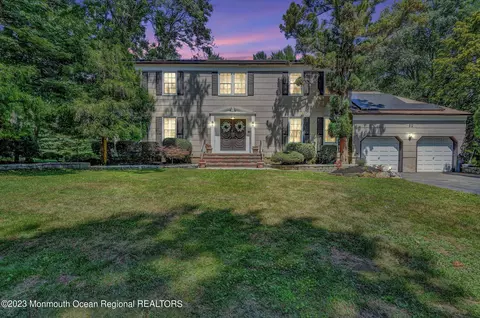 17 Hemlock Ln, Marlboro, NJ 07746