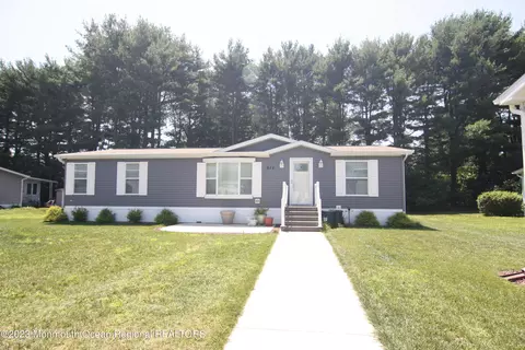 512 Rosalind Rd, Freehold, NJ 07728