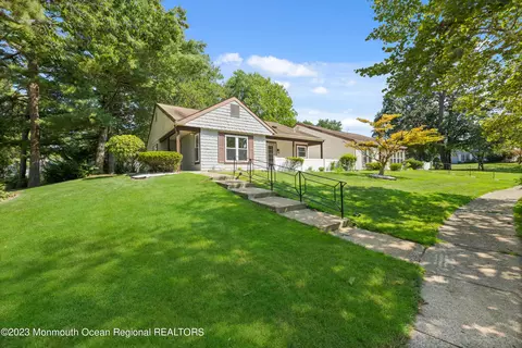 796 Westminster Ct # A, Manchester, NJ 08759