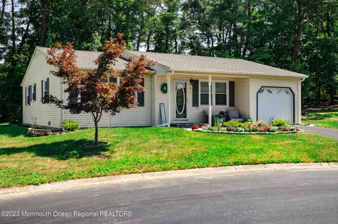 10 Hampshire Ln #72, Whiting, NJ 08759