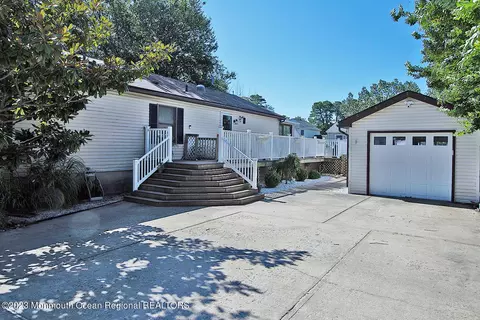 917 Clairmore Ave, Lanoka Harbor, NJ 08734