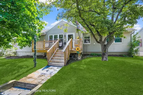 15 Mills Ave, Port Monmouth, NJ 07758