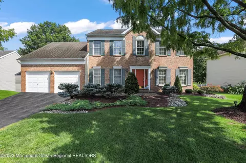 23 Nicklaus Ln, Farmingdale, NJ 07727