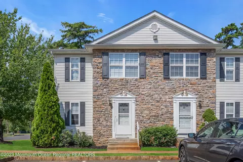 61 Aspen Ct, Lakewood, NJ 08701