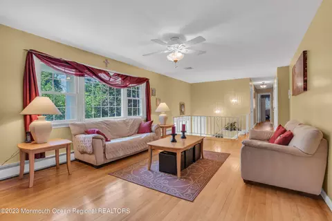 7 Devon Rd, Middletown, NJ 07748 photo 4