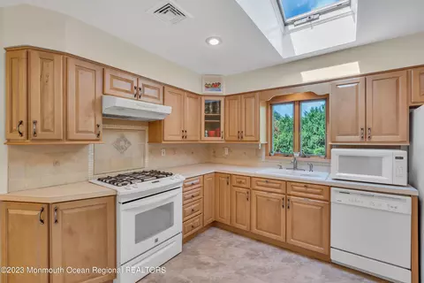 7 Devon Rd, Middletown, NJ 07748 photo 7
