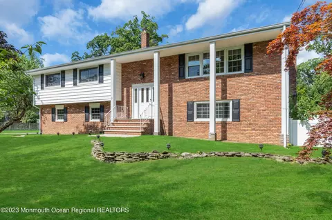7 Devon Rd, Middletown, NJ 07748