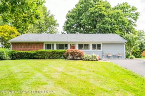 16 Winant Rd, Kendall Park, NJ 08824