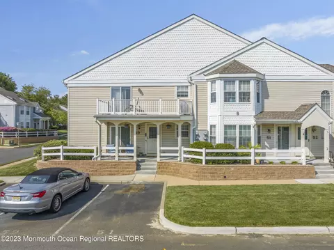 49 Tulip Ln, Freehold, NJ 07728