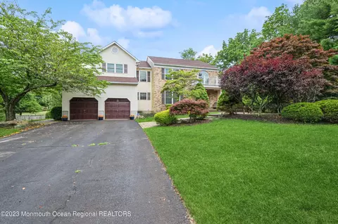 15 Darlington Dr, Manalapan, NJ 07726