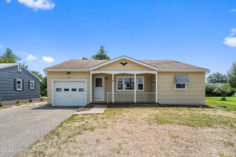 19 Coventry Rd, Toms River, NJ 08757
