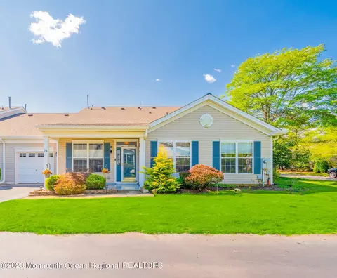 78 Jadelawns Dr, Lakewood, NJ 08701