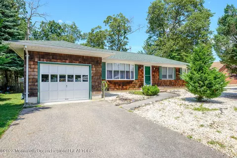608 Mermaid Ave, Beachwood, NJ 08722