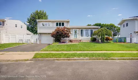 4 Jacob St, Old Bridge, NJ 08857