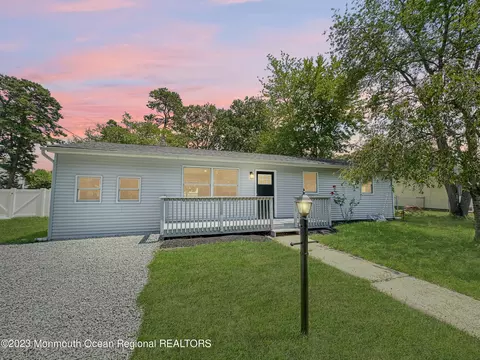 10 Santa Clara Trl, Browns Mills, NJ 08015