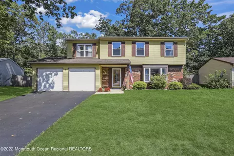 7 James Hollow Ct, Howell, NJ 07731