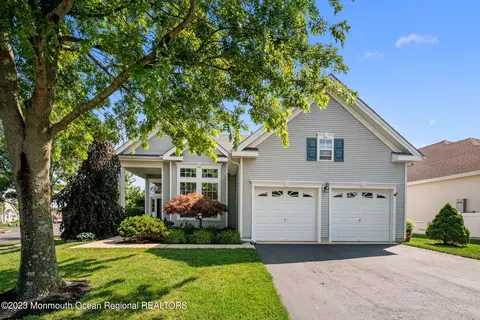 1 Silver Lake Dr, Barnegat, NJ 08005