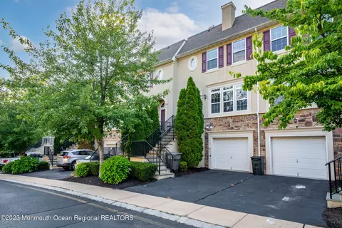 6 W Aspen Way, Aberdeen, NJ 07747