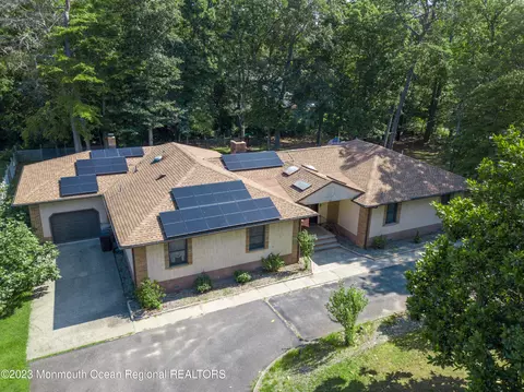 147 Serpentine Dr E, Bayville, NJ 08721