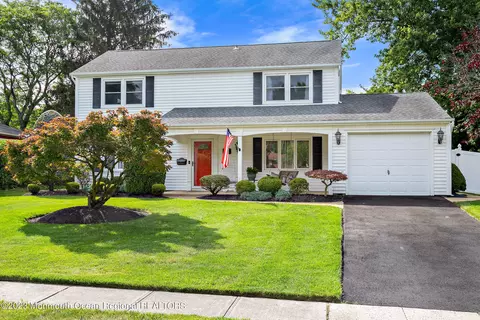 12 Oaklyn Ln, Aberdeen, NJ 07747