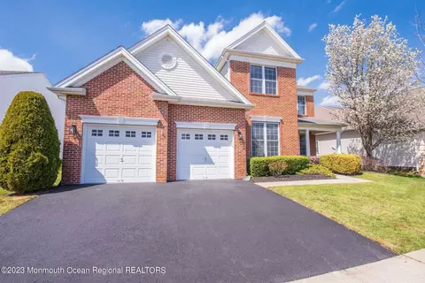 36 Country Club Dr, Monroe, NJ 08831