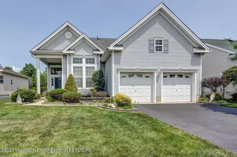 90 Pond View Cir, Barnegat, NJ 08005
