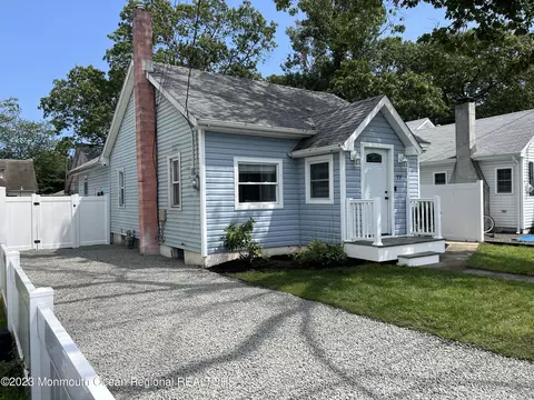 77 London Rd, Brick, NJ 08723