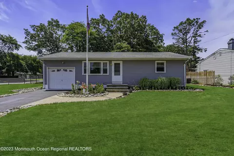 313 Lawrence Dr, Lanoka Harbor, NJ 08734