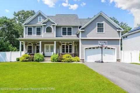 300 Princeton Ave, Bayville, NJ 08721