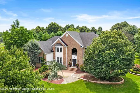 27 Millennium Dr, Columbus, NJ 08022